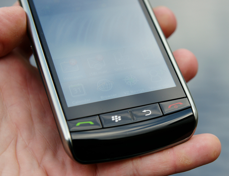 Illustration for article titled BlackBerry Storm Review (Verdict: Not Quite a Perfect Storm)